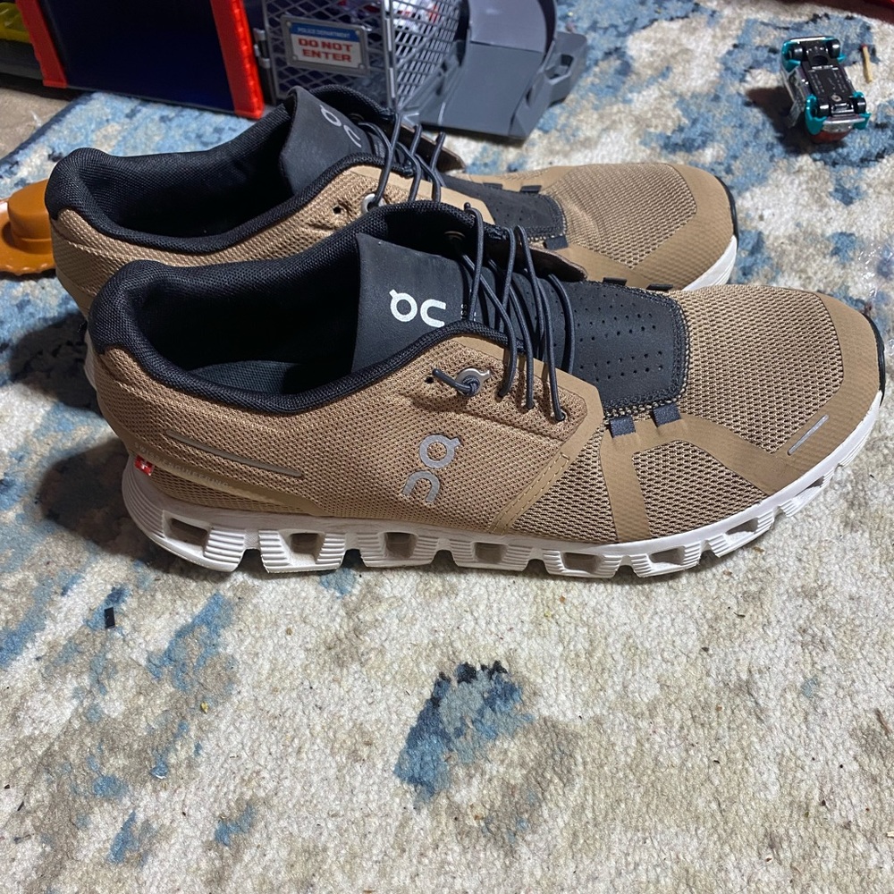 On running shoes men’s size 9 - women’s size 10